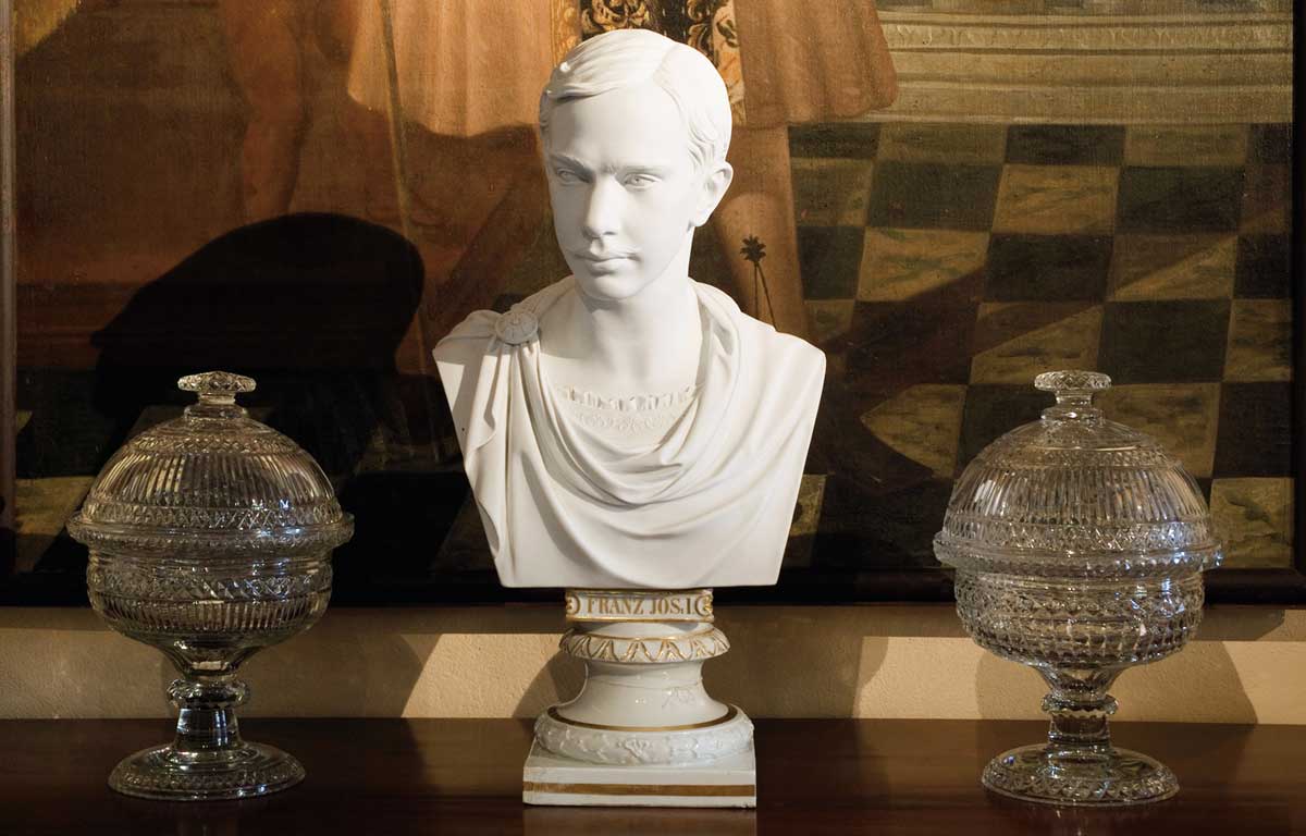 Manifattura di porcellane di Vienna, Busto ritratto dell’imperatore Francesco Giuseppe, biscuit, porcellana, 1848 circa, inv. 854