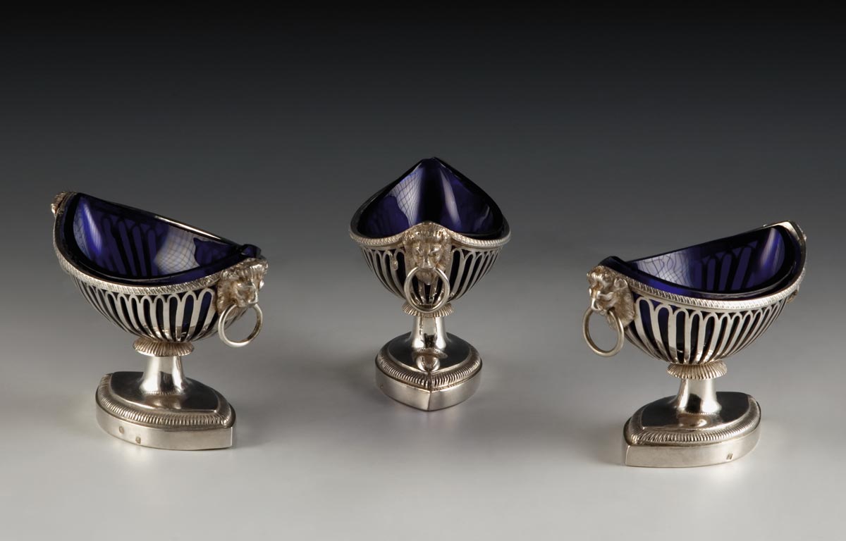Thomas-Michel Bary, Tre saliere, Parigi, 1798-1809, argento sbalzato, traforato, cesellato, cristallo blu, inv. 1911