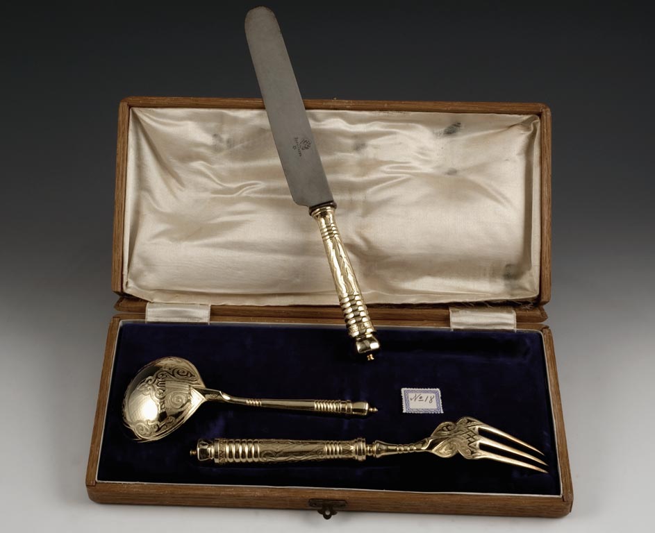 Ivan Gubkin, Forchetta, coltello e cucchiaio, Mosca, 1857, argento dorato, fuso, cesellato, acciao, inv. 2952