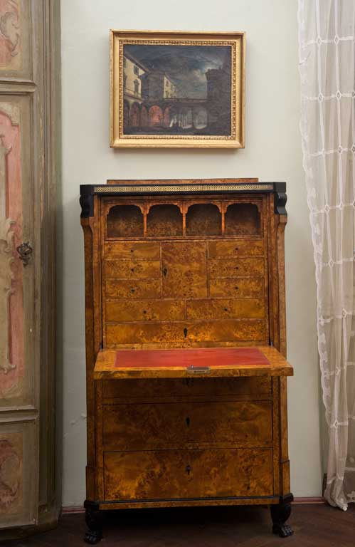 Secretaire à abattant, prima metà XIX secolo, legno impiallacciato in radica di betulla, bronzo dorato, inv. 1258